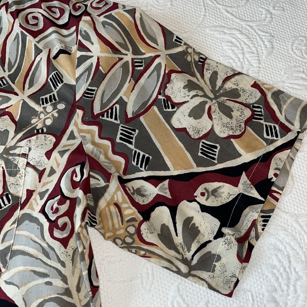 Island  traditions of Hawaii. Mens short sleeve shirt. L. Beige,black maroon., - Picture 2 of 6
